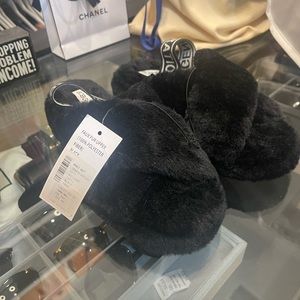 NWT BCBG faux fur house slippers sz 6. Black